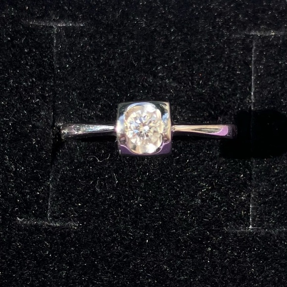 18kt White Gold Diamond tensor Ring 5.5 size - Picture 3 of 14